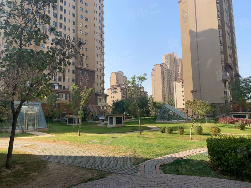 荣盛香缇澜山二期园区图片