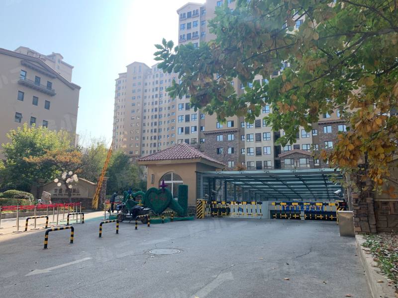 荣盛香缇澜山二期园区图片