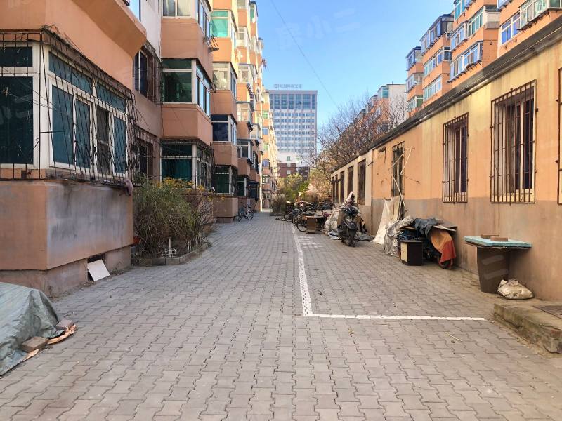 泾河小区园区图片