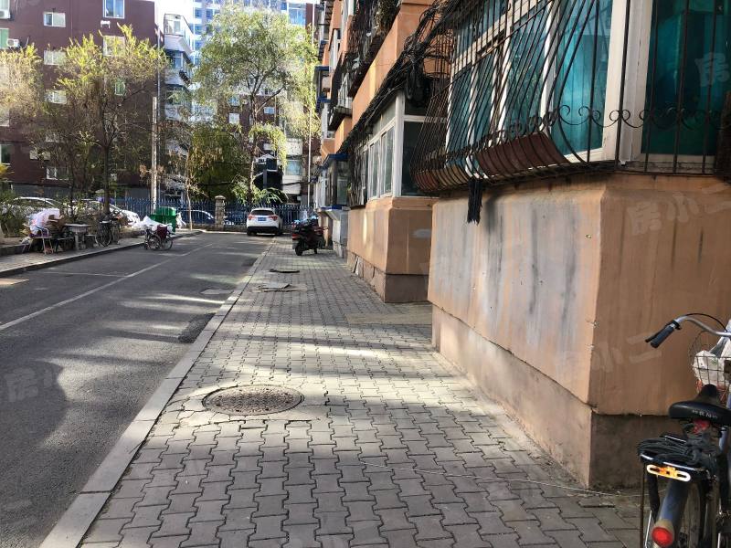 泾河小区园区图片