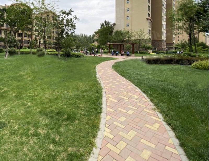 荣盛香缇澜山二期园区图片