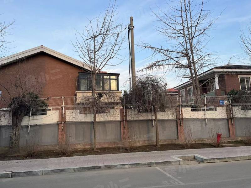 靓马鹏泰花园园区图片