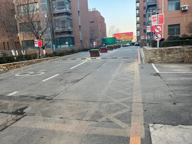 泊岸华庭园区图片