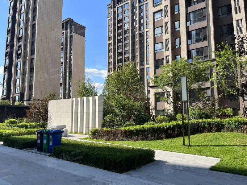 万科翡翠臻园园区图片