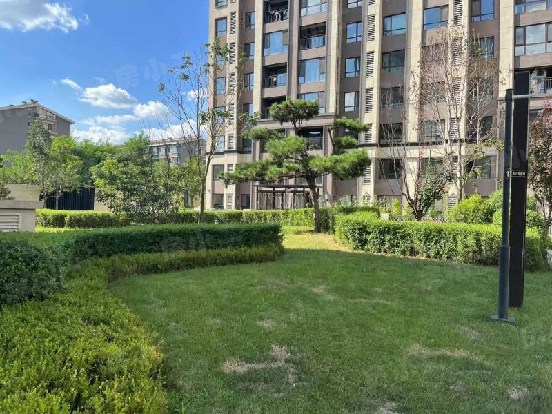 万科翡翠臻园园区图片