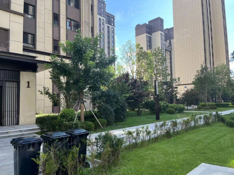 万科翡翠臻园园区图片