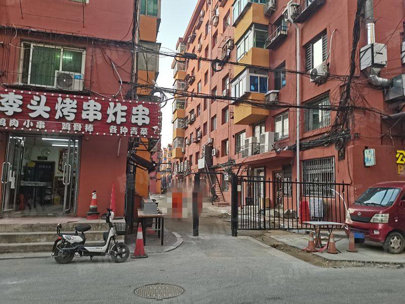 铁百小区