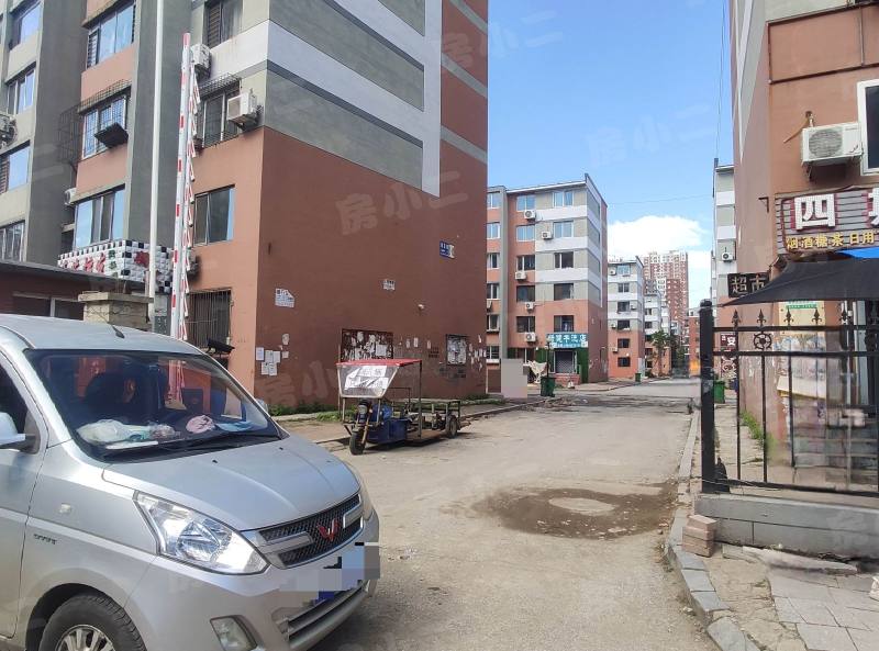 李石四期回迁楼园区图片