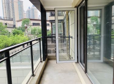 浑南华润长安里 洋房四室两厅赠送南北露台价格可议诚心急售
