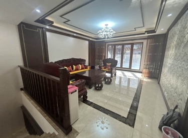 奥体中心,洋房一楼,金地檀郡159平,买一层赠一层,全屋实木家具,带车库