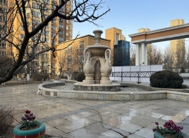 浑河岸边 实得约230平, 一楼带花园,产权面积80平,送100平采光地下室,30平阳光房,50平花园,近地铁,精装没住过