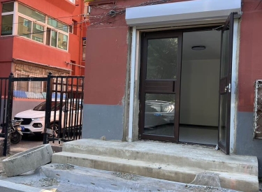 新装修，商住两用， 60平 两室，可开店