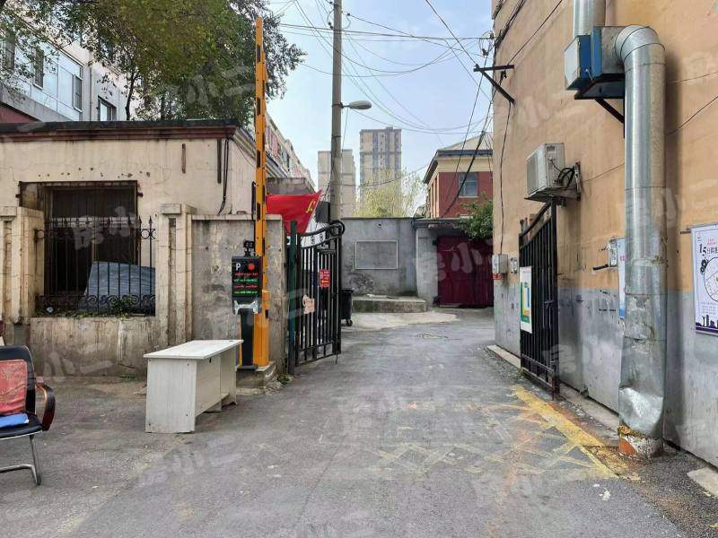 第四建筑公司家属楼 1室1厅1卫 简装