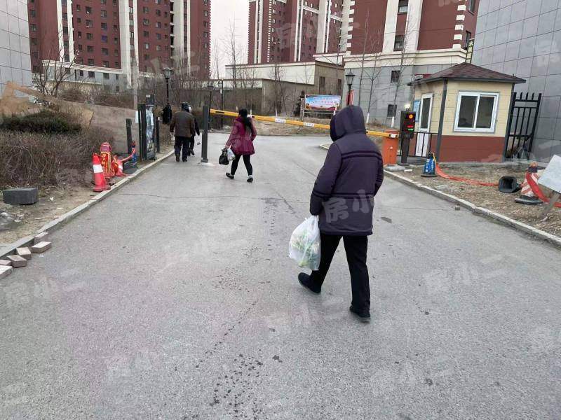 天洁华尔街广场 3室2厅2卫 98平米 中介勿扰