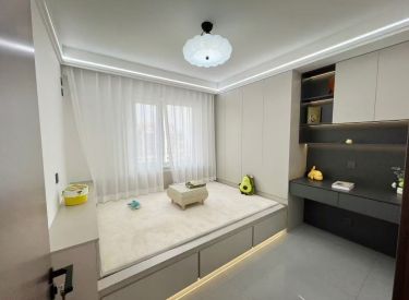 中海城尚城 临主街进出方便 精品装修 全新家具家电 临近学校 交通方便