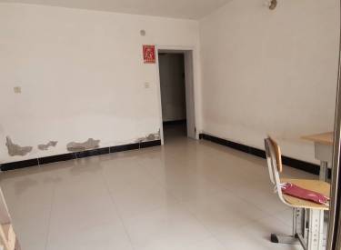 靓马鹏泰花园 1室2厅1卫 简装 