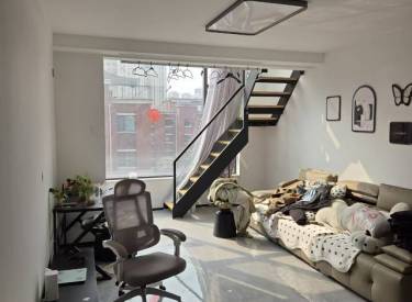 『四层顶』精装修带阁楼露台