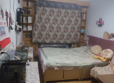 中街地铁口，学校旁，干净出租