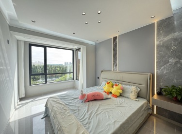 南北电梯五楼封闭园区，交通便利