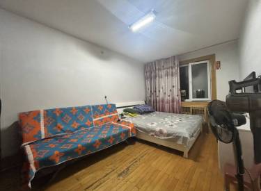 东湖街套间出卖，好楼层